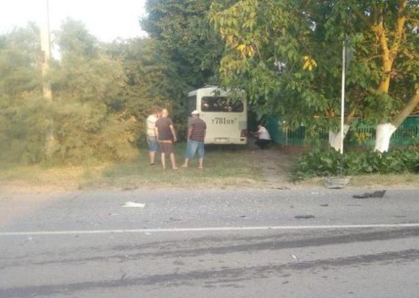 На Кубани в ДТП с маршруткой пострадали восемь человек