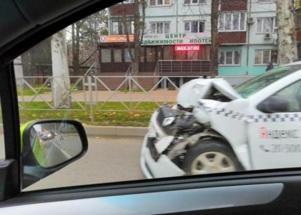 В Краснодаре «Яндекс.Такси» протаранило маршрутку