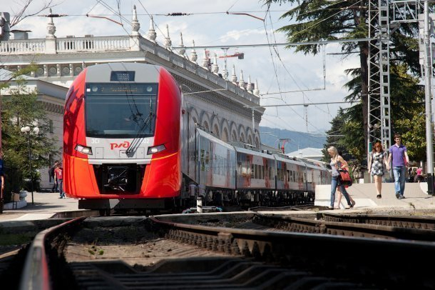 В Сочи пассажирский поезд сбил отдыхающего из Кемеровской области