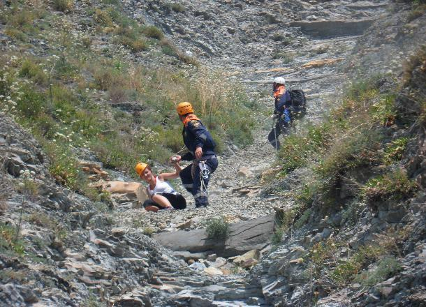 Спасатели эвакуировали женщину с горы «Ёжик»