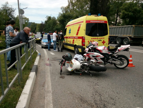В Сочи разбился насмерть мотоциклист при мощном столкновении с «шестеркой»
