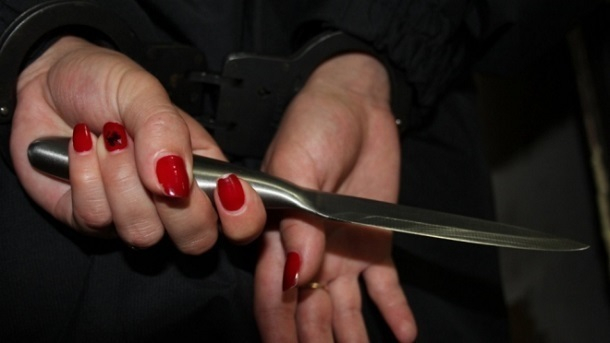 В Краснодаре женщина из-за бутылки водки с ножом набросилась на 80-летнюю мать