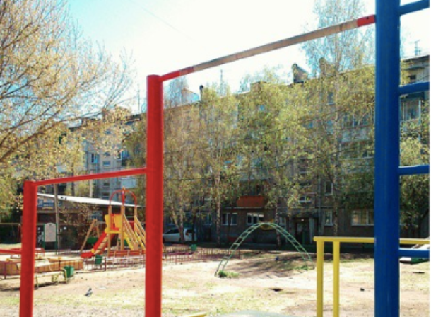 На Кубани в школе стоимостью в миллиард рублей на ребенка рухнул турник