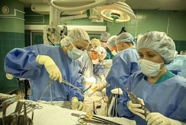 «Чудо-врачи»: в Краснодаре хирурги удалили 25-сантиметровую опухоль у студентки медвуза