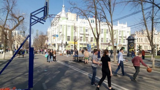 На улице Красной в Краснодаре поставят теннисные столы и баскетбольные кольца