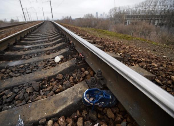 В Краснодаре поезд сбил 13-летнюю девочку