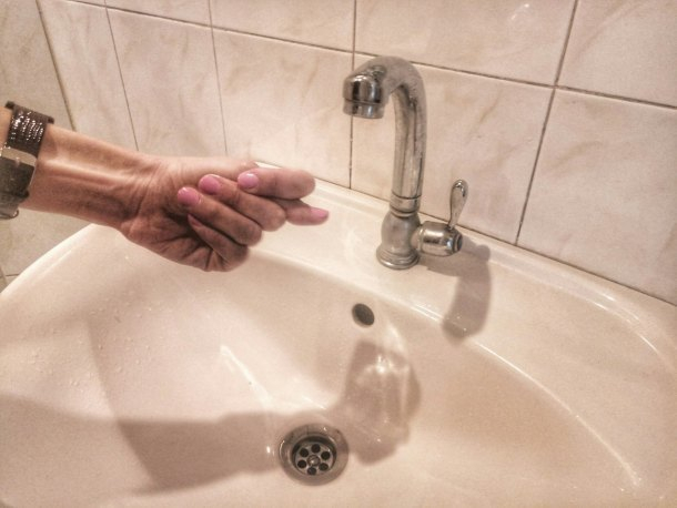 Половина Белореченска из-за аварии осталась без воды
