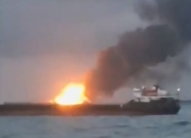 Пропавшие моряки могли сгореть на кораблях в Керченском проливе