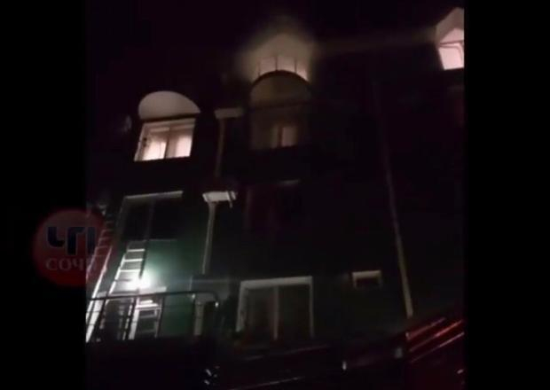 В Сочи при пожаре в гостинице пострадали люди