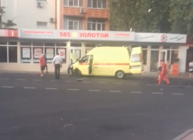 Таксист без прав протаранил машину скорой помощи с пациентом на Кубани
