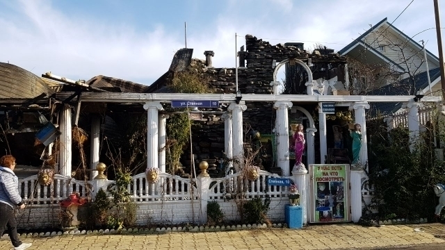 В Геленджике в сгоревшем дотла доме располагался мини-зоопарк