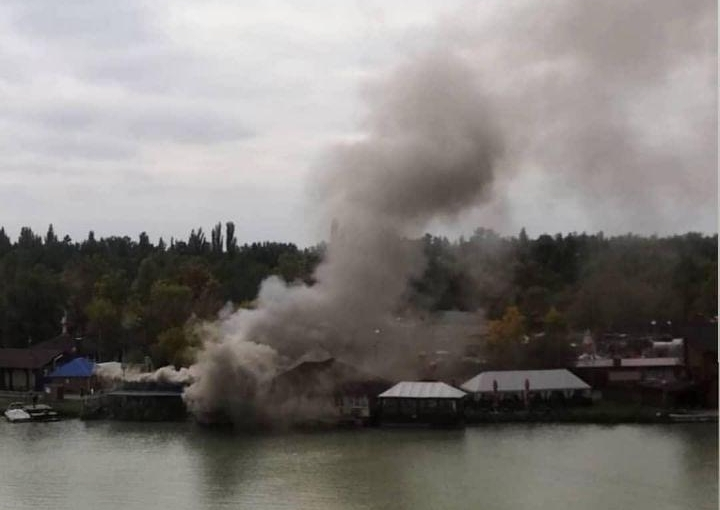 Пожар произошел в кафе на Солнечном острове в Краснодаре