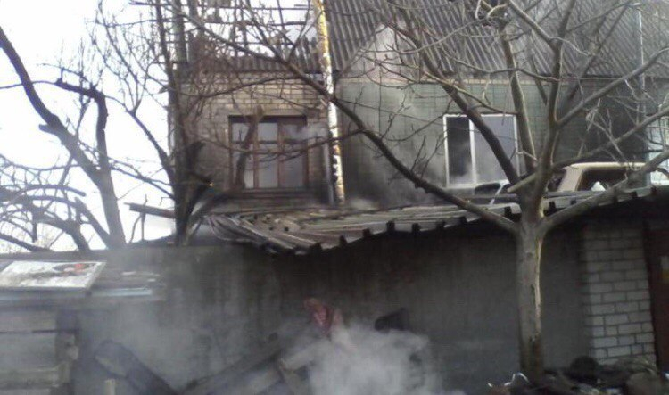 В Новороссийске загорелся частный дом