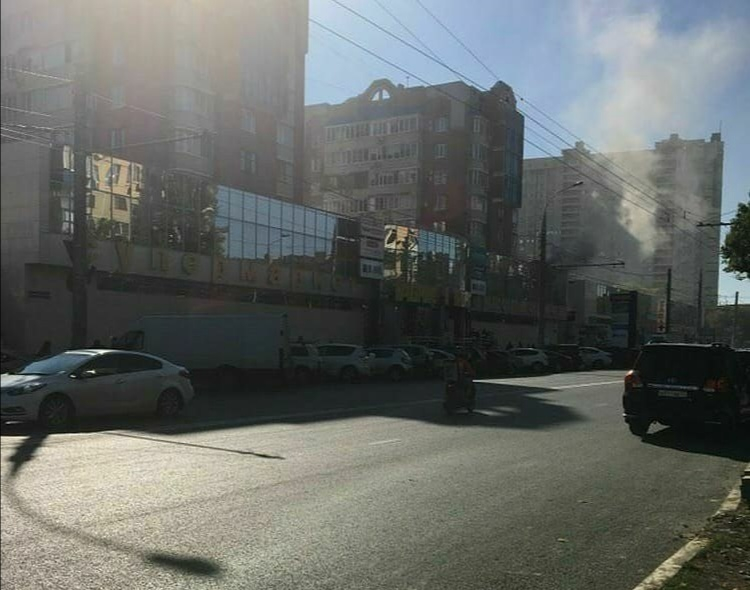 Пожар случился в супермаркете на одной из главных улиц Краснодара