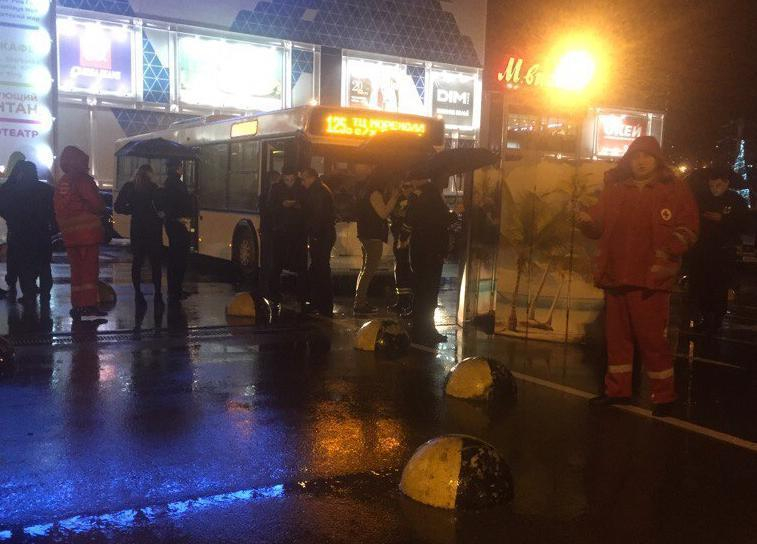 В Сочи рейсовый автобус насмерть сбил женщину на парковке торгового центра