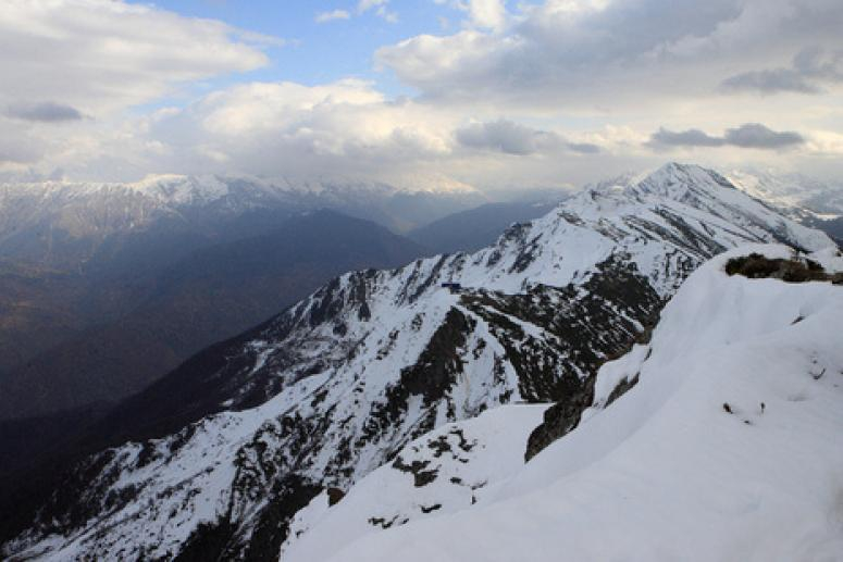 Снегом засыпало горнолыжные курорты в Сочи