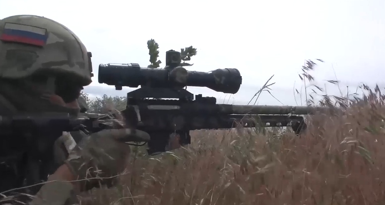Минобороны показало кадры работы краснодарского снайпера