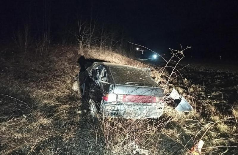 На Кубани в ДТП перевернулся автомобиль: пострадали пять человек