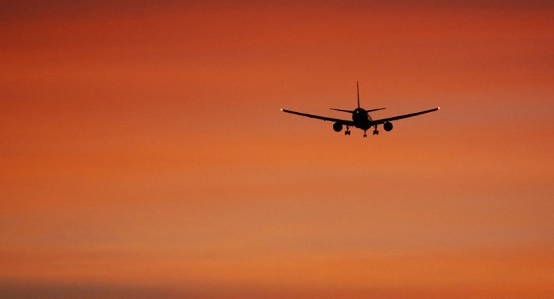 На борту самолета, летевшего в Сочи, умер человек