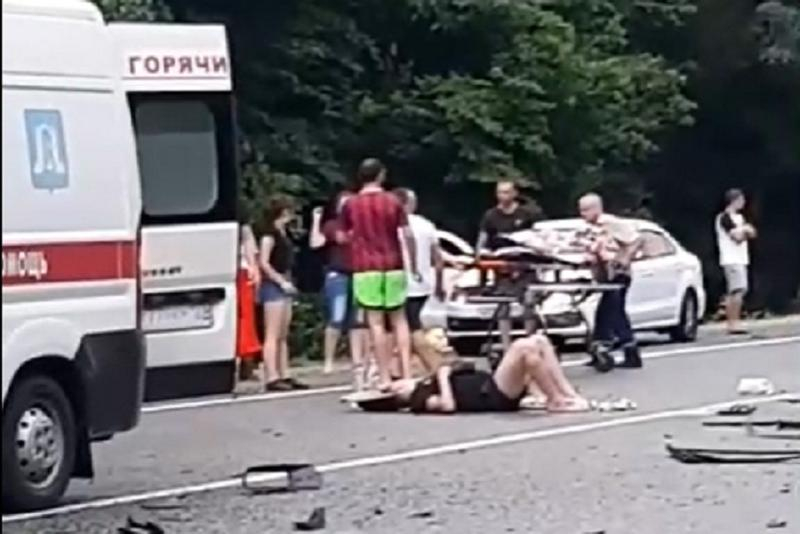 Девять человек пострадали в массовом ДТП на трассе Джубга-Краснодар