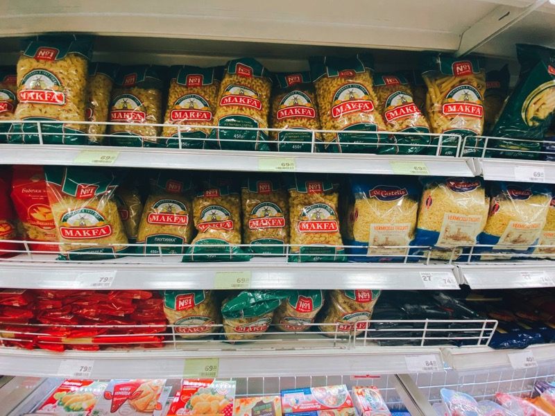 Удерживая цены: в Краснодаре появились сниженные по весу продукты