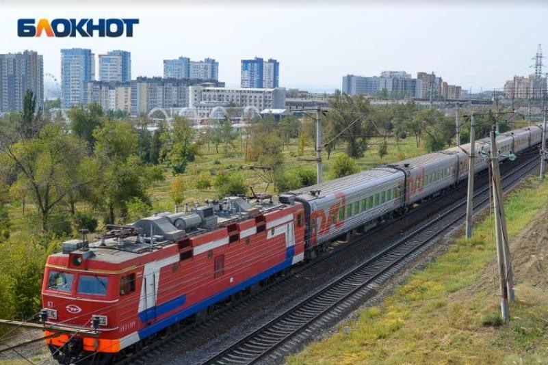 В Краснодарском крае поезд сбил женщину, сидящую на рельсах