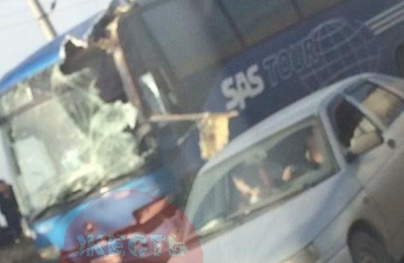 Под Краснодаром произошла массовая авария с автобусом