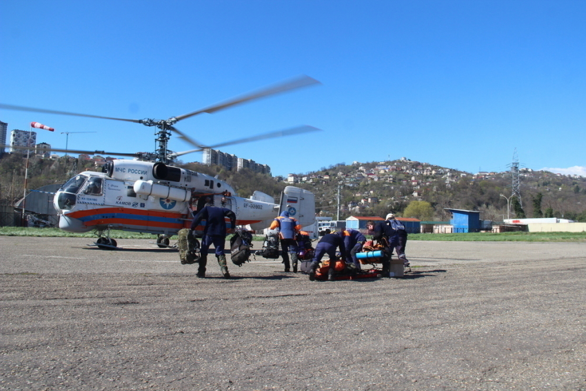 В Сочи спасатели продолжают поиски пропавшего сноубордиста