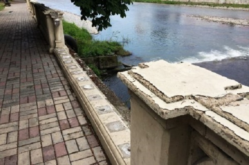  В Сочи мужчина сорвался с парапета и разбил голову 