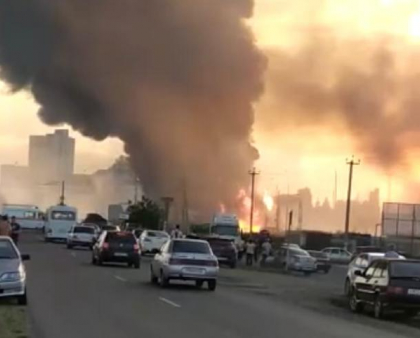 Три человека пострадали в пожаре на заправке на Кубани 