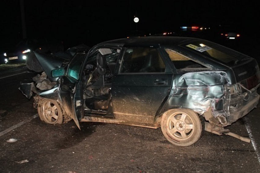 В Динском районе два человека погибли при лобовом столкновении авто
