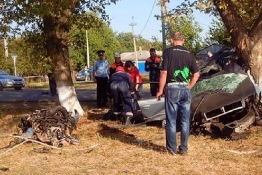 Страшное ДТП в станице Кореновской: «Ауди» врезалось в дерево, водитель погиб