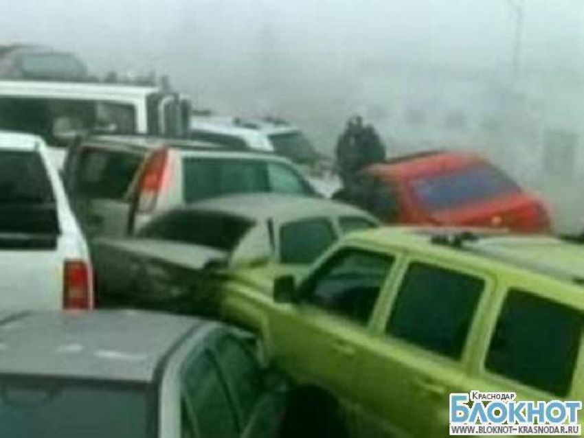 В  Краснодарском крае по уточненной информации столкнулось пятьдесят автомобилей