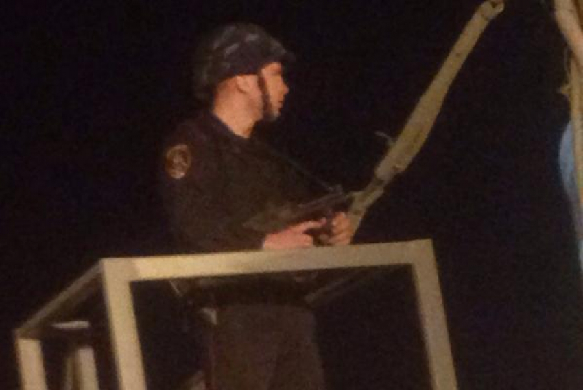 Очевидец: полицейским с автоматами пришлось усмирять взбунтовавшихся рабочих на стадионе «Краснодар»