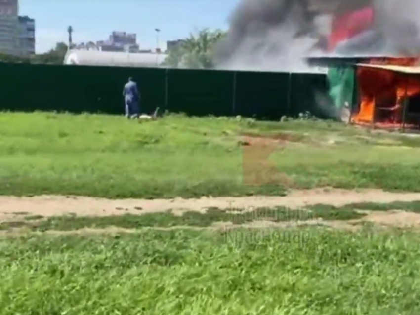 Два человека пострадали при пожаре возле «Магнита» на Солнечной