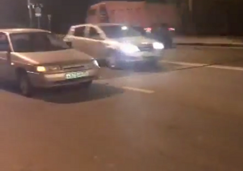 Из-за обрыва проводов в Новороссийске пострадали 20 машин