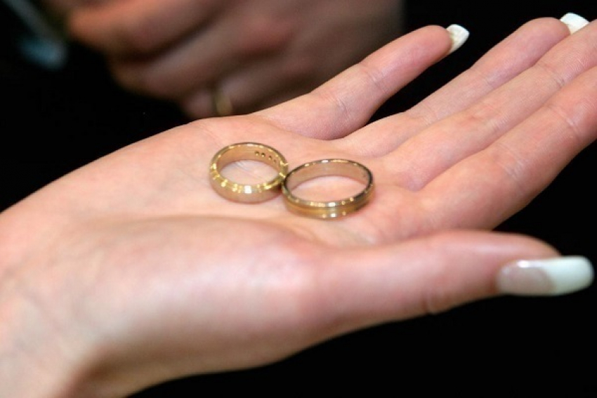 Житель Кубани украл у племянницы обручальные кольца
