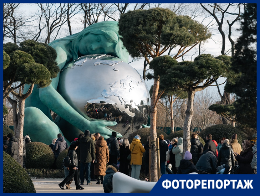 Как в муравейнике: туристы устроили столпотворение в парке Галицкого в новогодние выходные