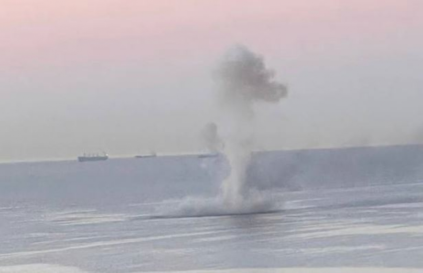 В Краснодарском крае военные корабли отразили атаку двух надводных беспилотников: фото