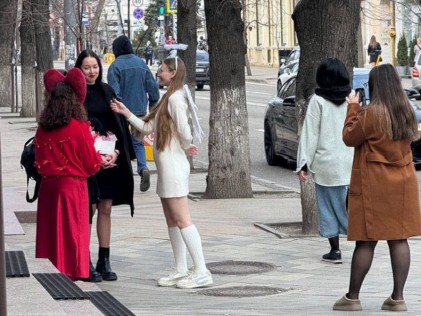 В Краснодаре ищут гулявших девушек в костюмах ко Дню влюблённых