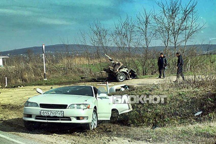 «Тойоту» разорвало на две части в ДТП под Анапой