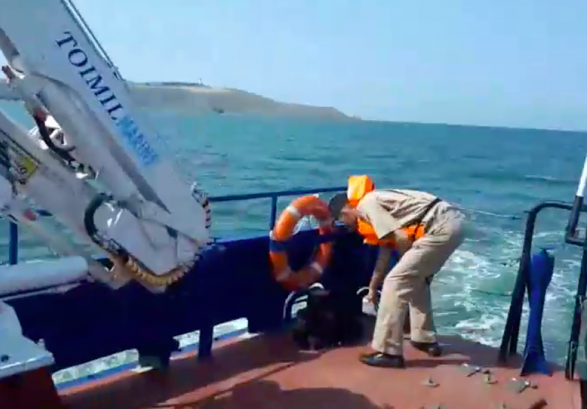 Яхта с пассажирами столкнулась с судном и начала тонуть в Керченском проливе