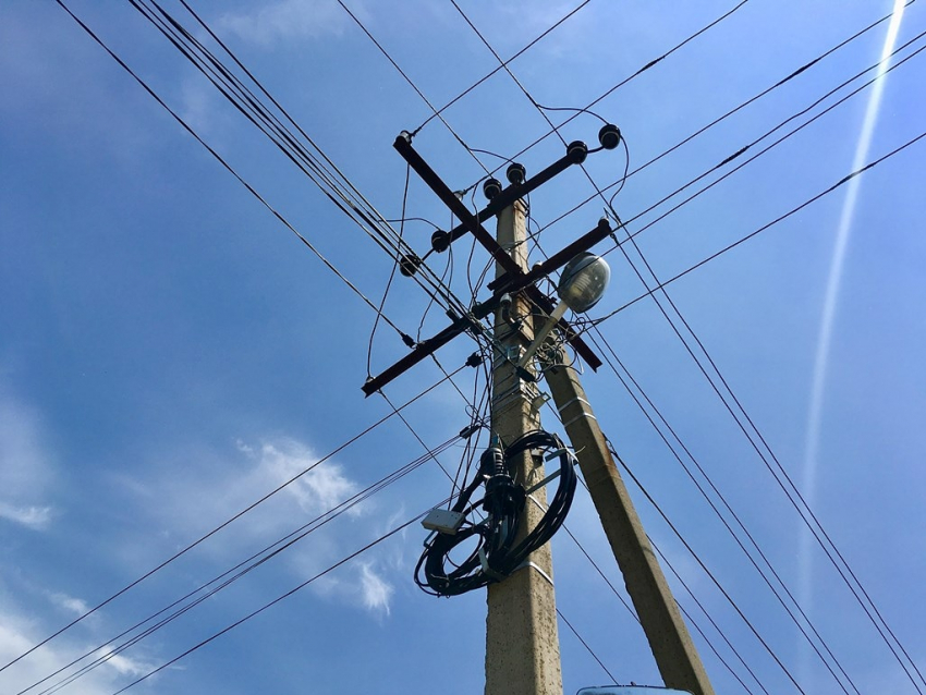 В краснодарском энергорайоне выявили более 180 фактов незаконного подвеса линий связи на опорах ЛЭП