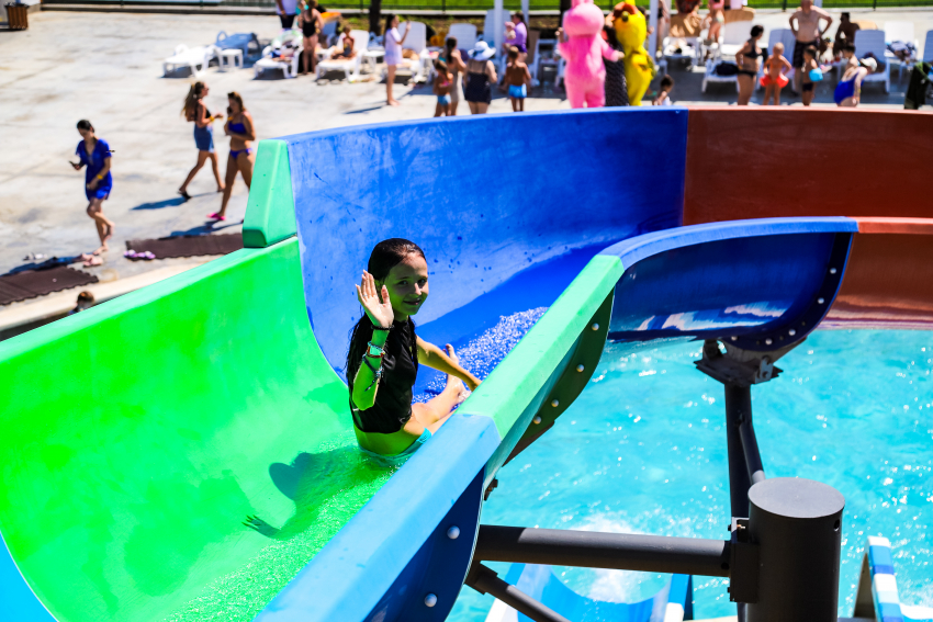 Семьи участников СВО из Краснодара бесплатно отправили на базу отдыха с бассейном