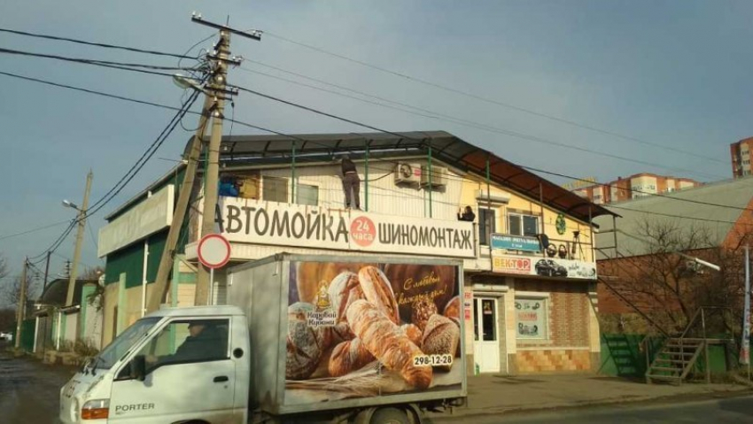  На СТО Краснодара нашли незаконно пристроенный второй этаж 