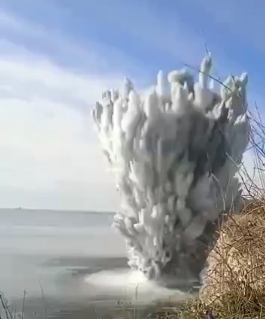 Взрывная волна выбила стёкла в домах Новороссийска