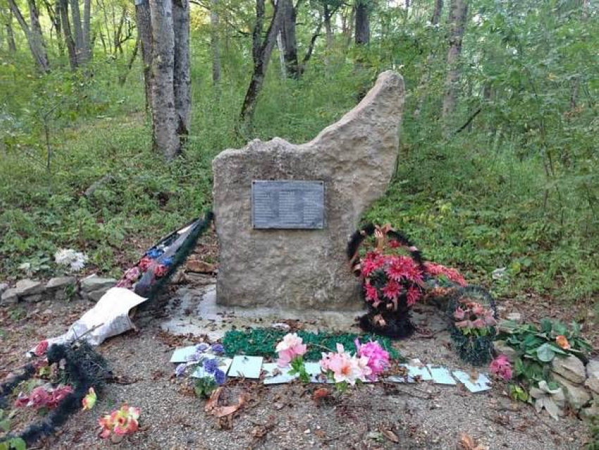 Главное в Краснодаре сегодня: забытый мемориал, Кубань как место для сбежавших, не учебная тревога, нападение на 2-летнюю девочку и больной с ружьем