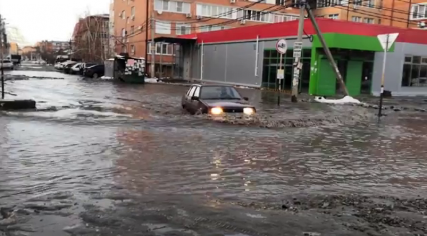 В Краснодаре до сих пор не устранили потопы после таяния снега 