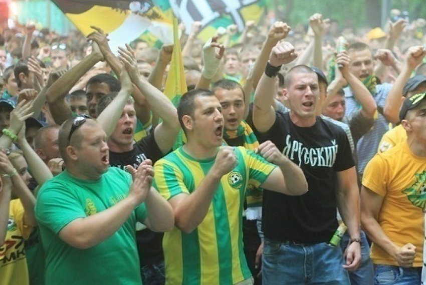 В центре Краснодара подрались фанаты «Кубани» и «Анжи»