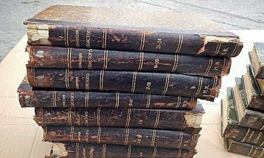 Из Новороссийска хотели вывезти 20 старинных книг